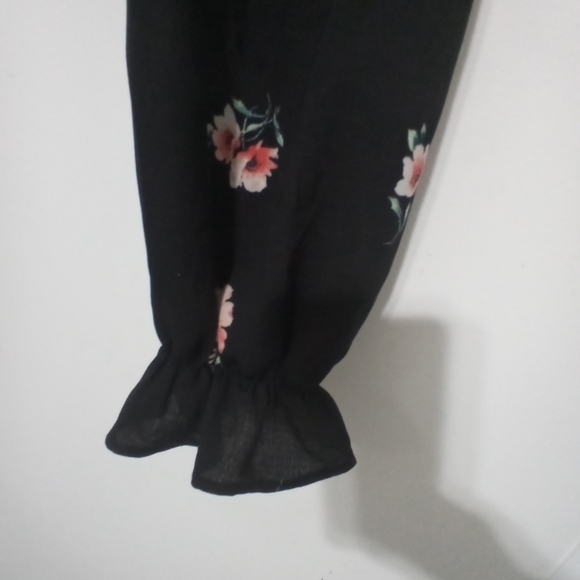 Forever 21 Y2K long sleeve Floral Cold Shoulder Crop Top - Picture 3 of 12